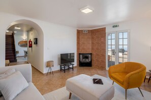 テレビ、ステレオ