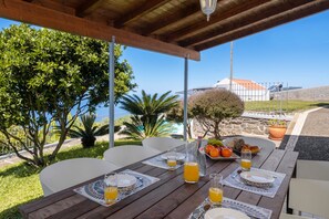 屋外ダイニングエリア