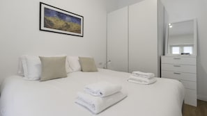 1 Schlafzimmer, laptopgeeigneter Arbeitsplatz, Bügeleisen/Bügelbrett