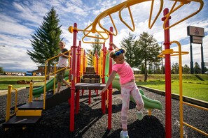 Children’s play area – outdoor - Mountain Vista Hotel (West Yellowstone)
