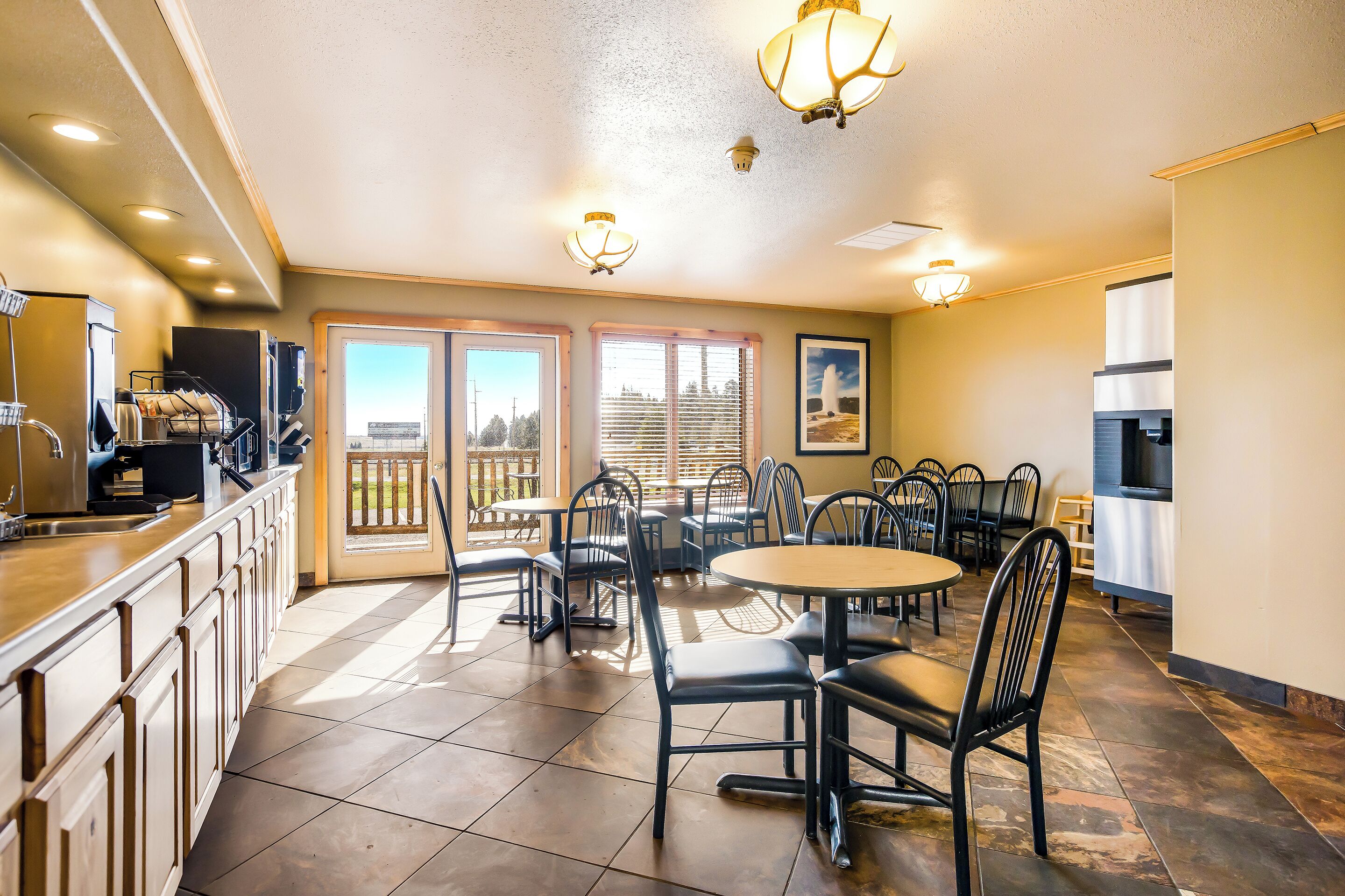 Free daily continental breakfast