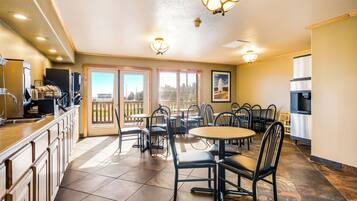 Free daily continental breakfast