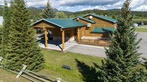 Front of property - Mountain Vista Hotel (West Yellowstone)