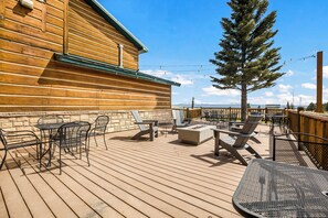 Terrace/patio - Mountain Vista Hotel (West Yellowstone)