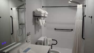 Suite, varias camas, accesible para personas con discapacidad, no fumadores (Efficiency) | 1 dormitorio, edredones de plumas, wifi gratis y ropa de cama