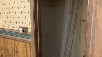 Standard Room | Bathroom | Shower, rainfall showerhead, towels