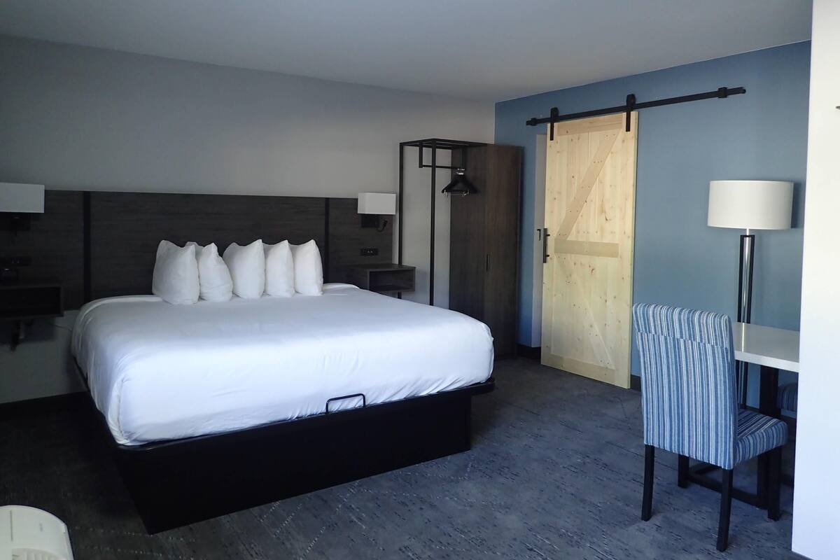 1 bedroom, down duvets, free WiFi, bed sheets