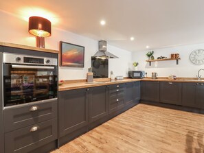 電冰箱、洗碗機、鍋具/餐盤/廚房用品