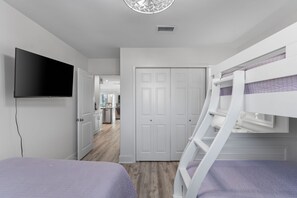 3 slaapkamers, een strijkplank/strijkijzer, gratis wifi, beddengoed