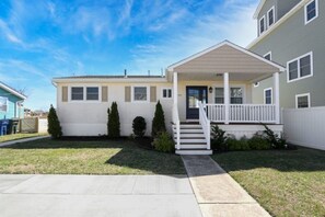 Exterior - Pristine, airy beach home: sunsets, surf, golf, AC (Brigantine)