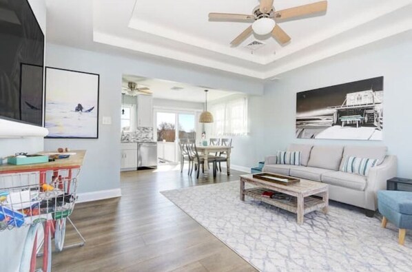 智能电视、立体声音响