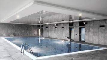 Una piscina techada