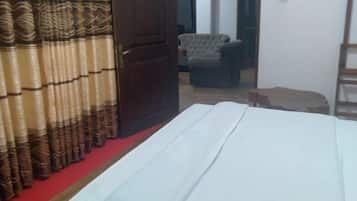 Deluxe Single Room | Living area