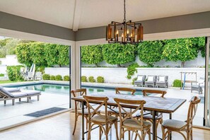 Outdoor dining - Luxury Home with Pool/Spa/Sauna,Steps to the Beach (San Diego)