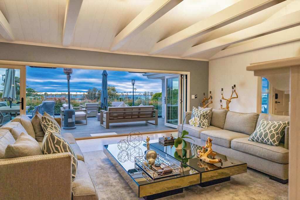 TV, peis, stereoanlegg og kontorer