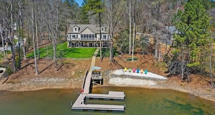 Lakefront Manor with Beach, Gameroom, Sauna, Theatre
