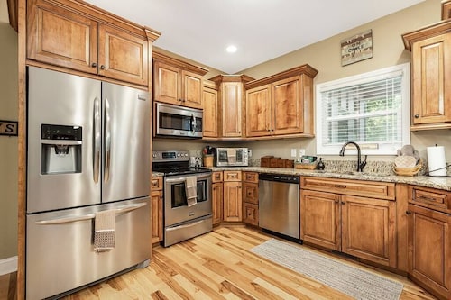 Lakefront Manor w/ Beach, Gameroom, Sauna, Theatre