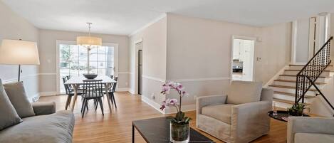 تلفزيون بشاشة مسطحة