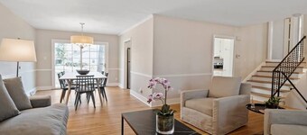 Charm of Southpark - 4 Beds & Backyard