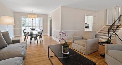 Charm of Southpark - 4 Beds & Backyard