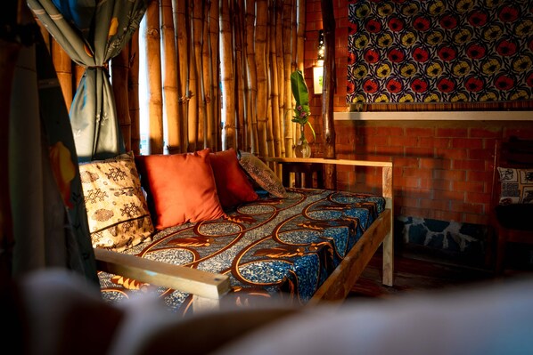 4 bedrooms, WiFi, bed sheets