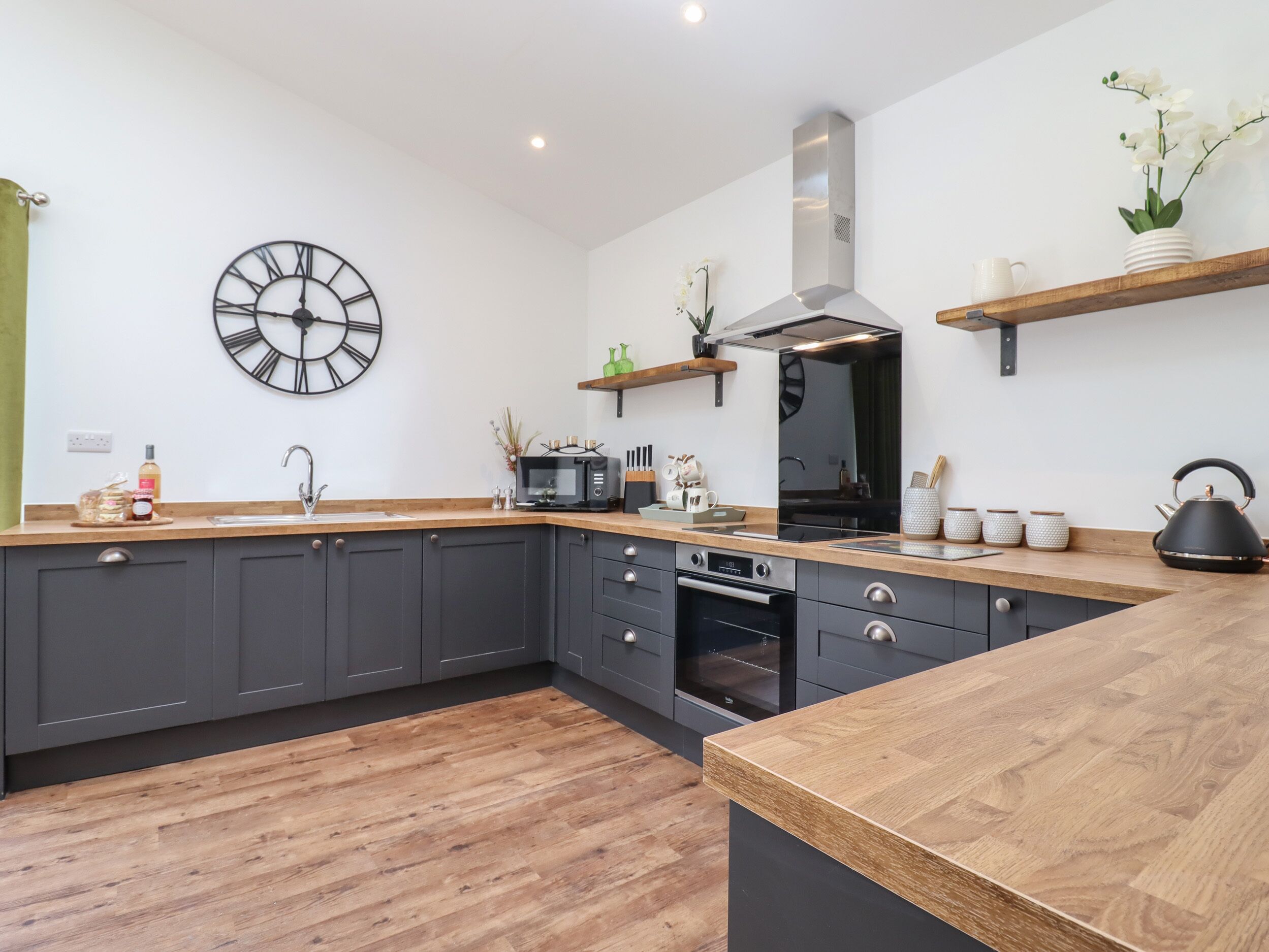 冰箱、电热水壶、烤面包机、厨具/餐具