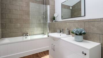 Cottage | Bathroom | Shower