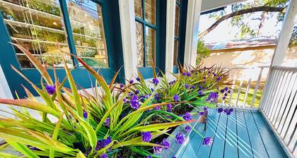 Cozy cottage ! Pet friendly ! Sleeps 4