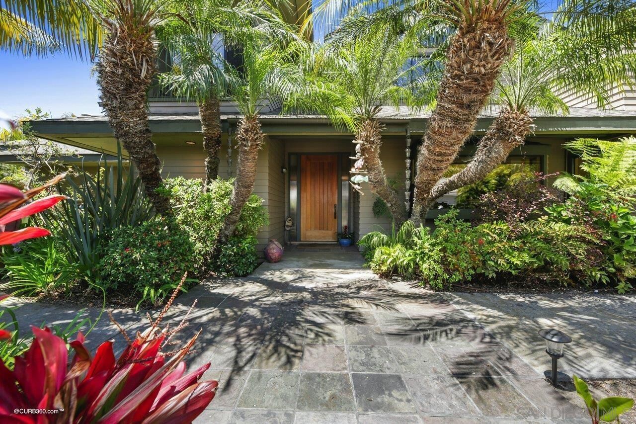 Four Bedroom Tropical Oasis Walk to Beach