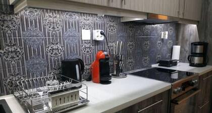 Central Athenian Apartment-Vintage style
