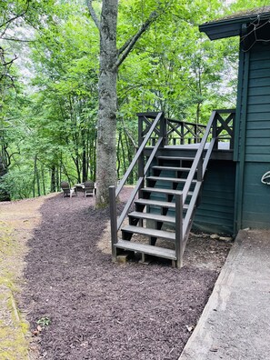 Property grounds - Cozy mountain cabin in Hiawassee! (Hiawassee)