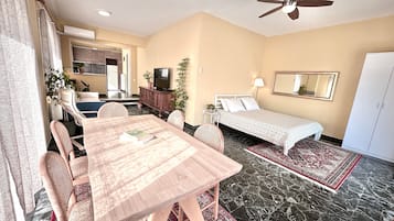 2 habitaciones, escritorio, tabla de planchar con plancha y wifi gratis