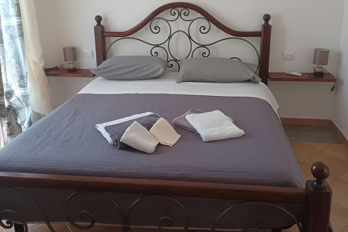 Classic Townhome | 1 bedroom, iron/ironing board, free WiFi