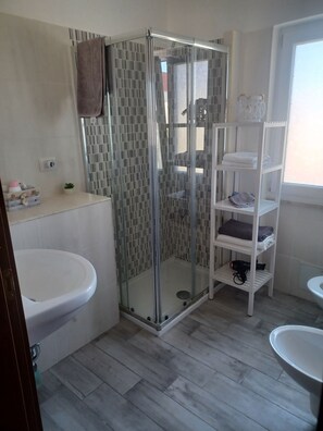 Iron/ironing board, free WiFi - Mondo House (Fiumicino)