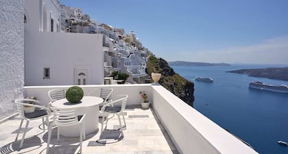 Amphitheater Cave Houses