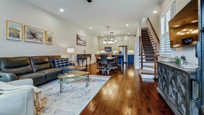 Unclassified image, 5 of 27, button - Captivating Squeaky Clean 3 BR 3 BA Furn Home in Prized Downtown Neighborhood (Nashville)