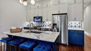 Unclassified image, 4 of 27, button - Captivating Squeaky Clean 3 BR 3 BA Furn Home in Prized Downtown Neighborhood (Nashville)