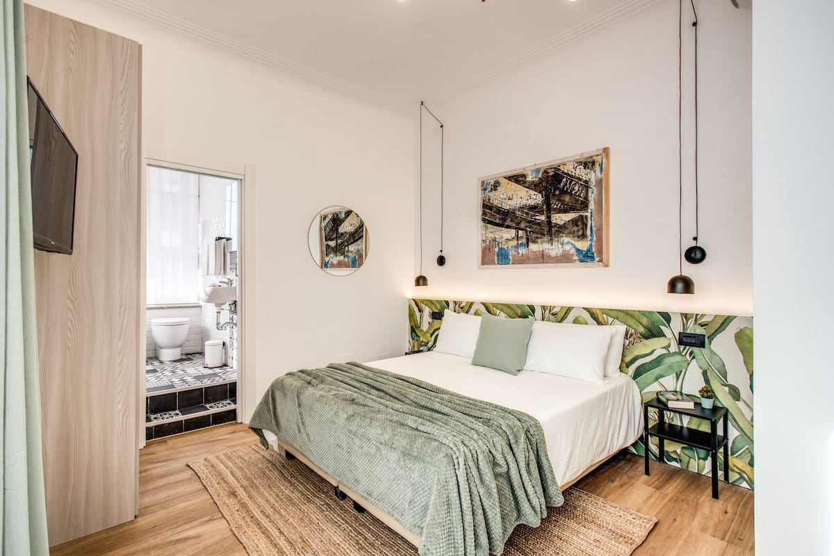 Cubrecamas y artículos del minibar gratis