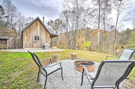 施設の敷地. Secluded Ohio Forest Escape at Fuller's Fifty
