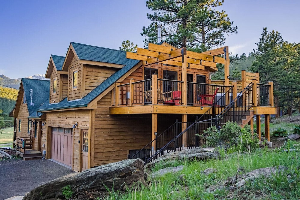 Hot tub, Woodstove, Views, BBQ, K Bed, EV charger