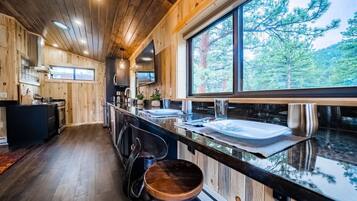 Køleskab, mikrobølgeovn, ovn, kogeplade