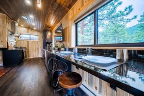 Fridge, microwave, oven, stovetop - Hot tub, Woodstove, Views, BBQ, K Bed, EV charger (Estes Park)