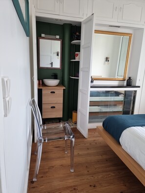 2 عدّة غرف نوم ومكواة/لوح كي وسرير سفر وواي فاي مجانًا