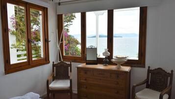 Luxury Apartment | 3 bedrooms, iron/ironing board, free WiFi