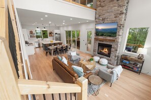 Interior - Beautiful mountain retreat! Amazing views, pool/hot tub, game room, firepit! (Sevierville)