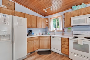 Fridge, microwave, oven, stovetop - Inviting lakefront stand-alone condo with private beach, boating, & playground (Wisconsin Dells)
