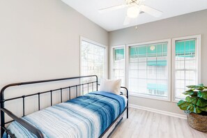 Interior - Gated condo with on-site pool, tennis, & putting green - near beach/golf (Myrtle Beach)