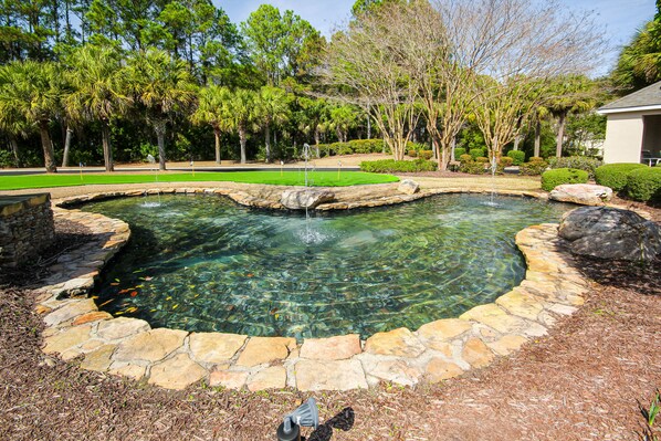 Property grounds - Gated condo with on-site pool, tennis, & putting green - near beach/golf (Myrtle Beach)