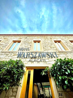 Front of property - Warszawski Alaçatı (Cesme)