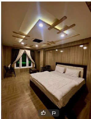 Habitación Deluxe doble | Sistema de insonorización, tabla de planchar con plancha, wifi gratis